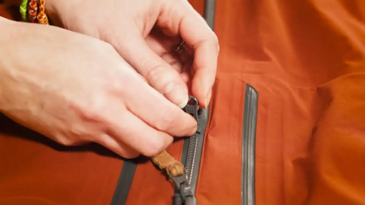 How to repair a zipper _ Care and repair _ Fjällräven (2).jpeg
