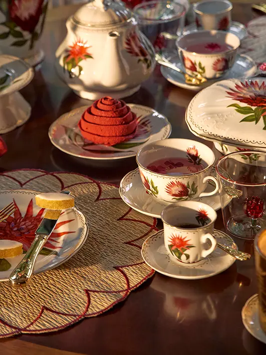 1002301146_Xicara_de_Café_+_Pires_Botânica.jpg