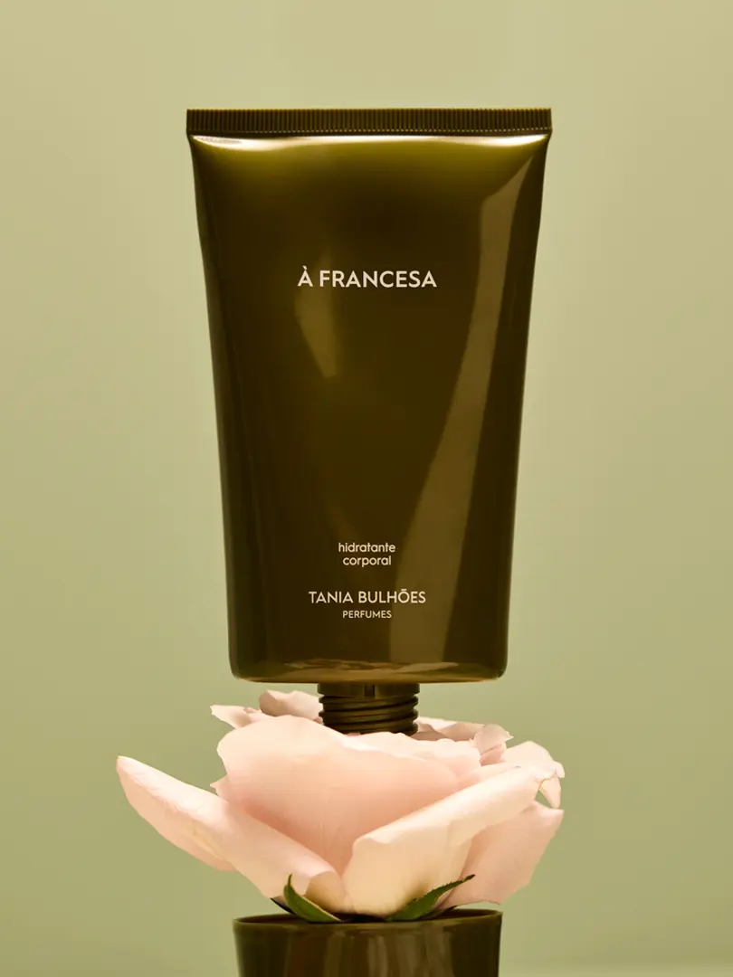 003L01800034_À_FRANCESA_HIDRATANTE_DEO_CORPORAL_150G_4.jpg